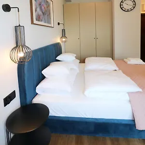 Falcon 5 Metro Sgh Apartament Warszawa